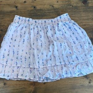 Girls skirt / size L 10-12 / light pink color Doesn’t pick up correctly in photo